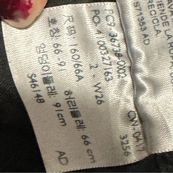 Levi’s Mid Rise Slim Cuffed Women's 90s Black Jeans Sz 26 - Picture 11 of 13